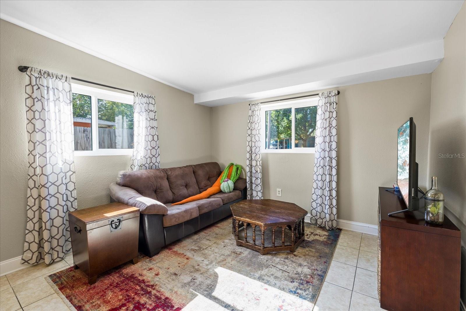 4015 W FAIRVIEW HTS