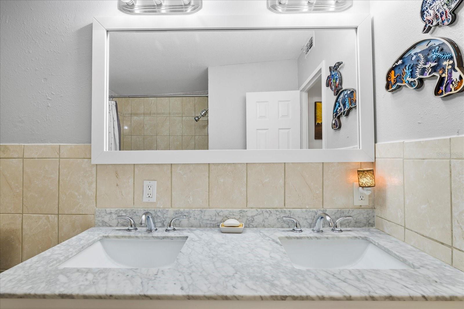 4015 W FAIRVIEW HTS