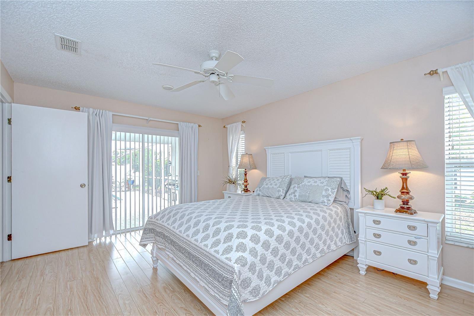 4368 LAS PALMAS AVE