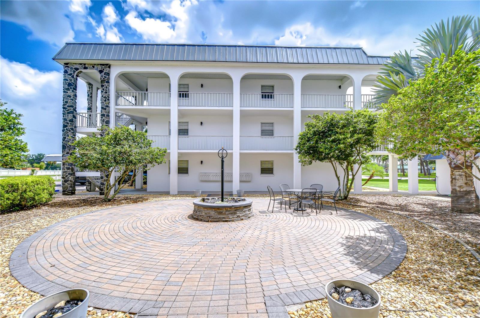 4801 AIRPORT RD #211