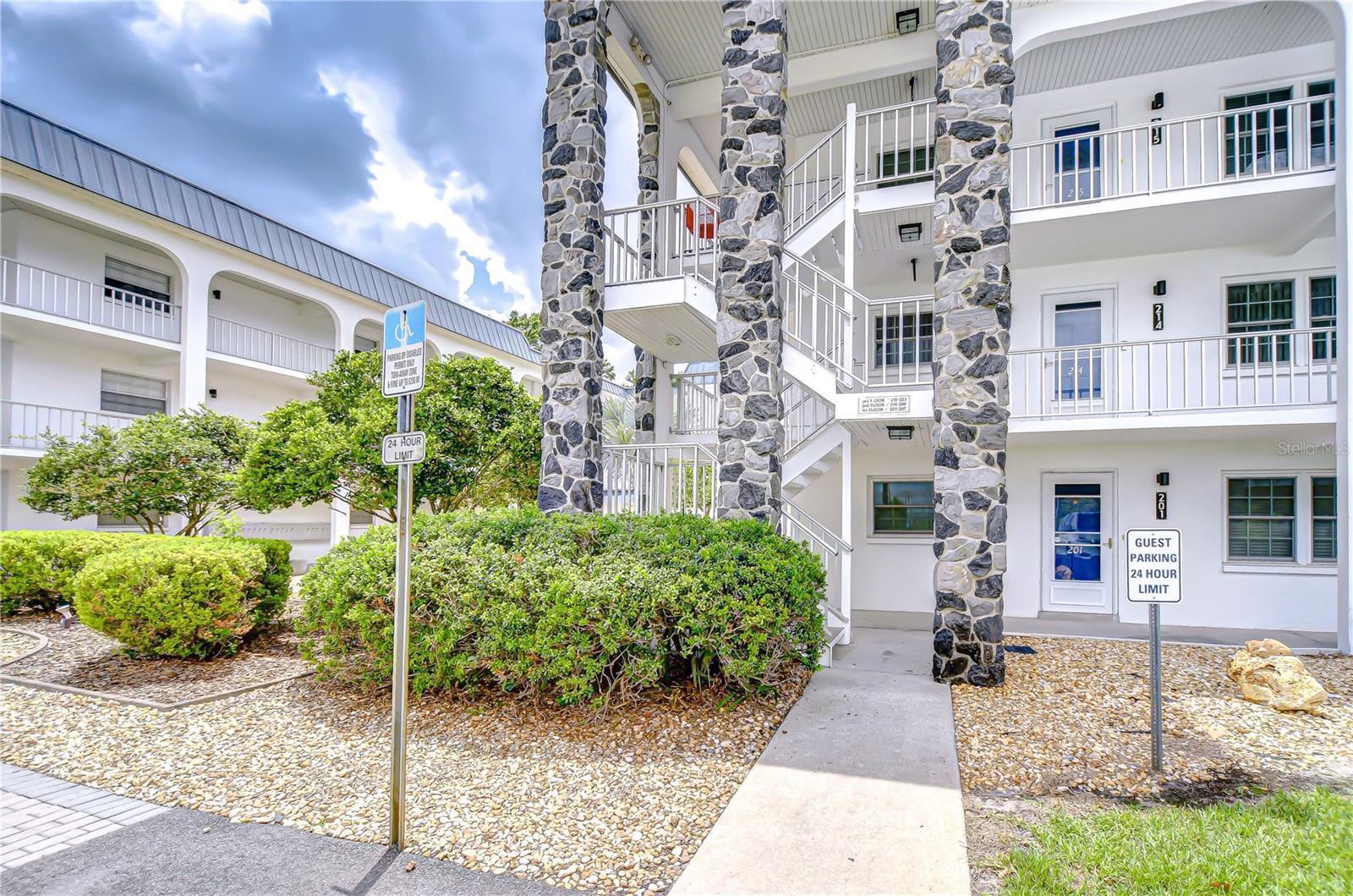 4801 AIRPORT RD #211