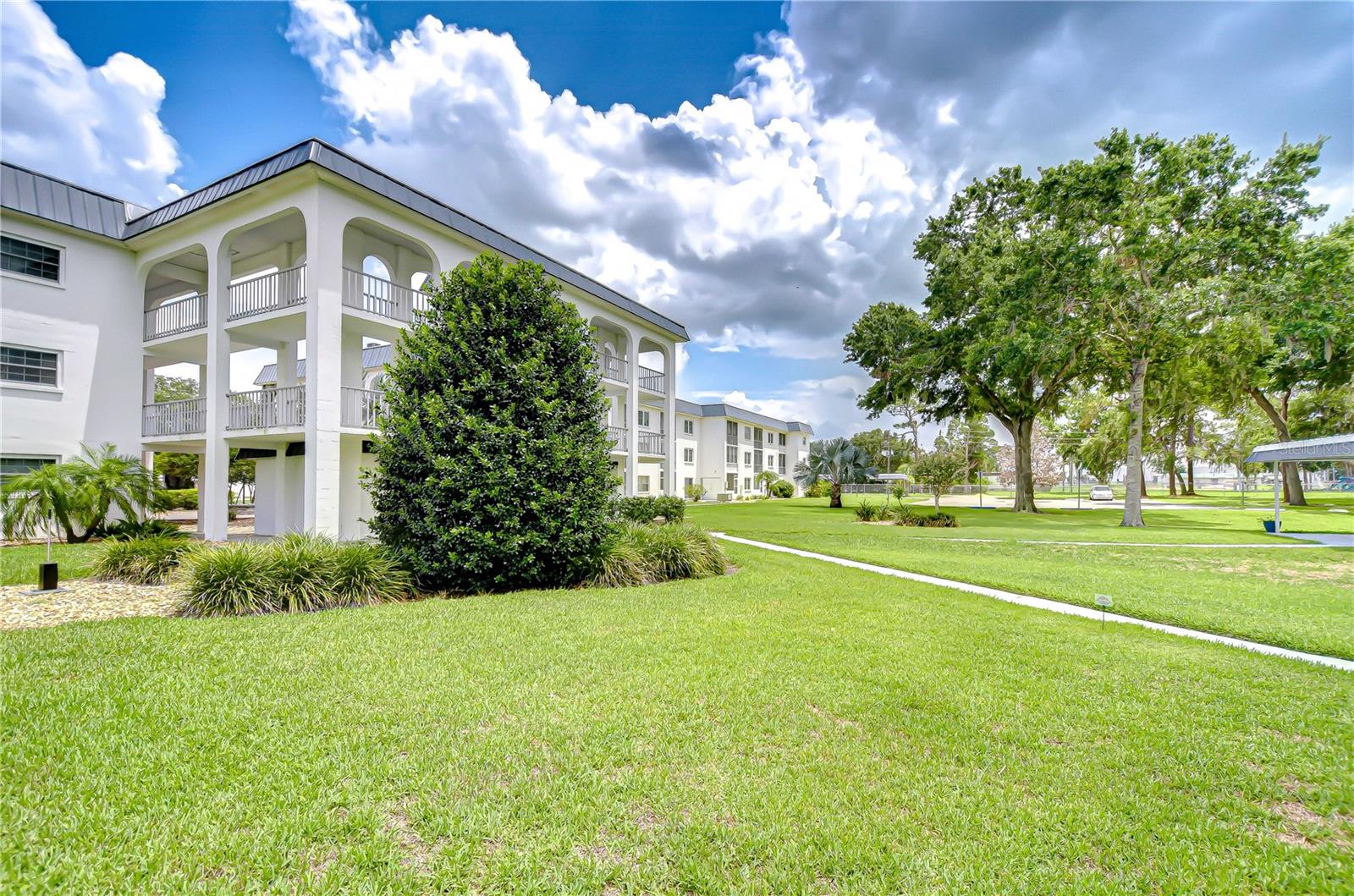 4801 AIRPORT RD #211