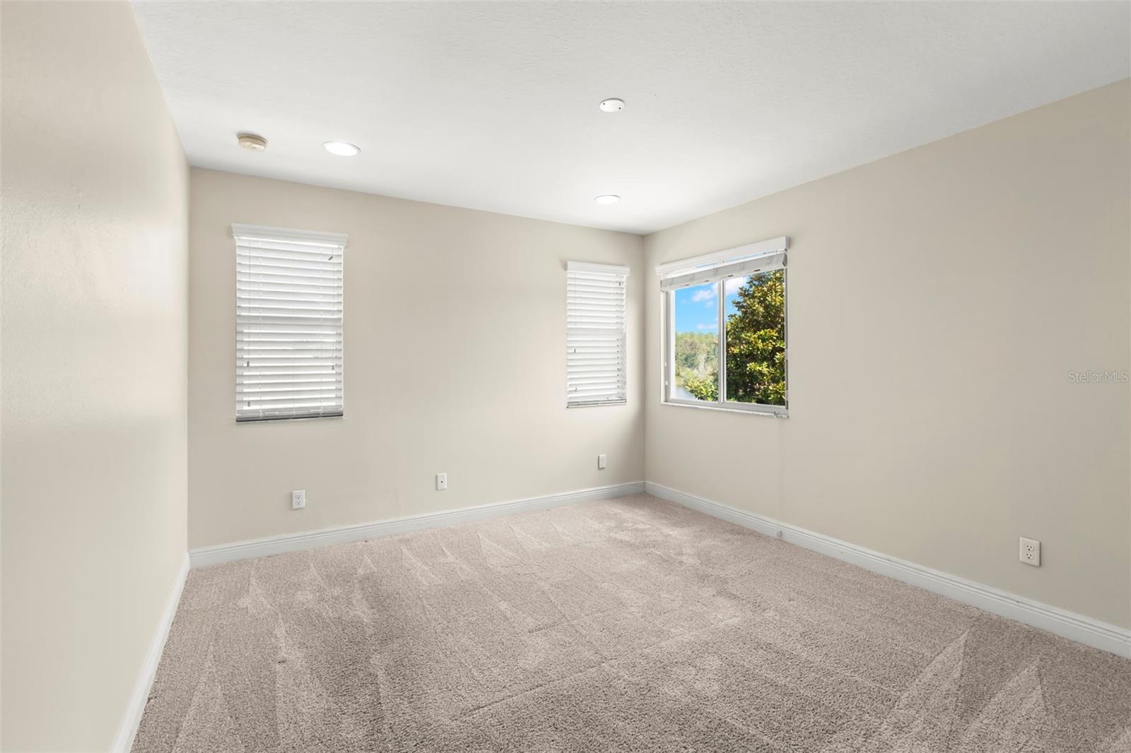 19315 FALCON CREST BLVD