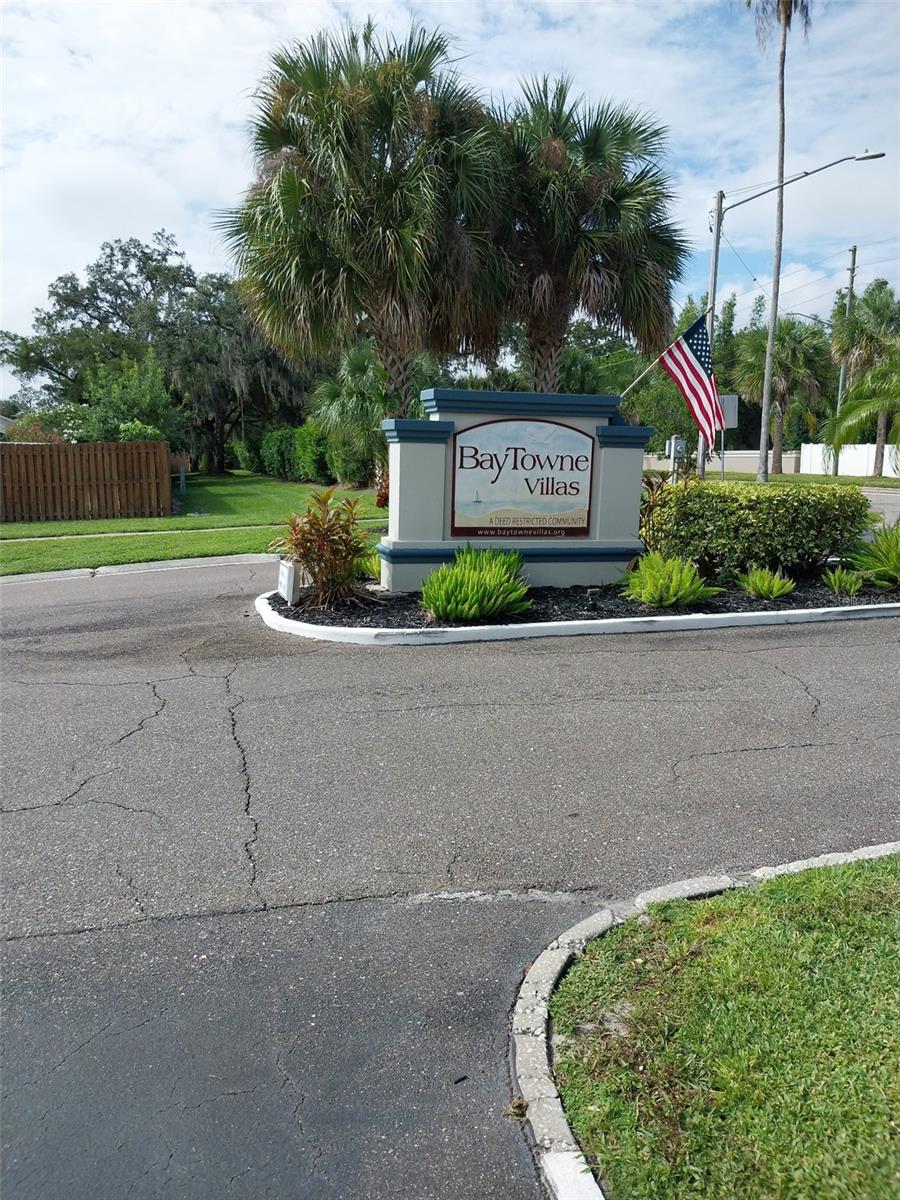 1147 DOVER CT