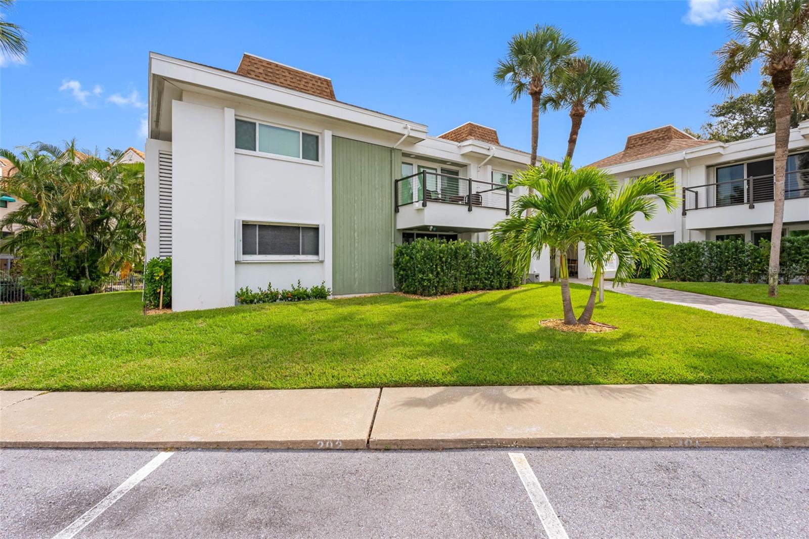 311 ISLAND WAY #104