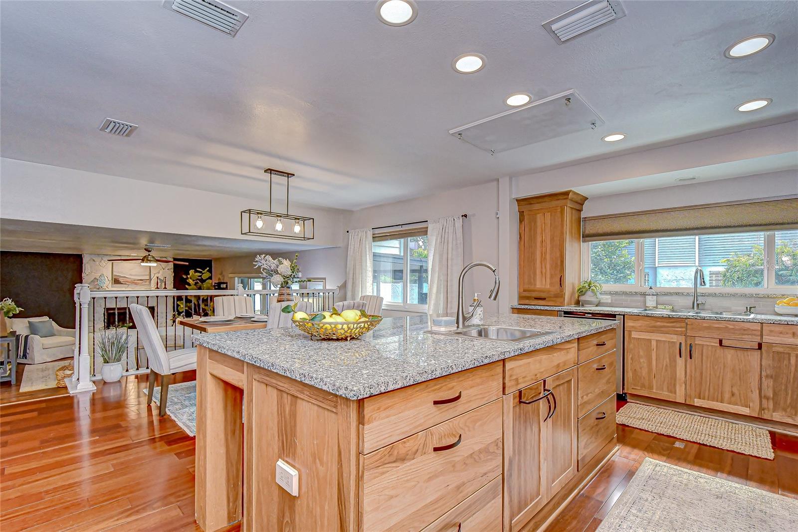 309 BLOOMINGFIELD DR