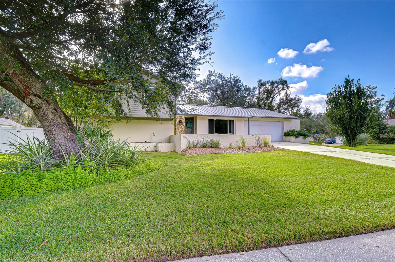 309 BLOOMINGFIELD DR