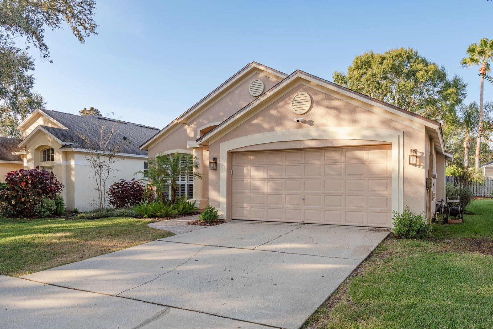 11811 EASTHAMPTON DR