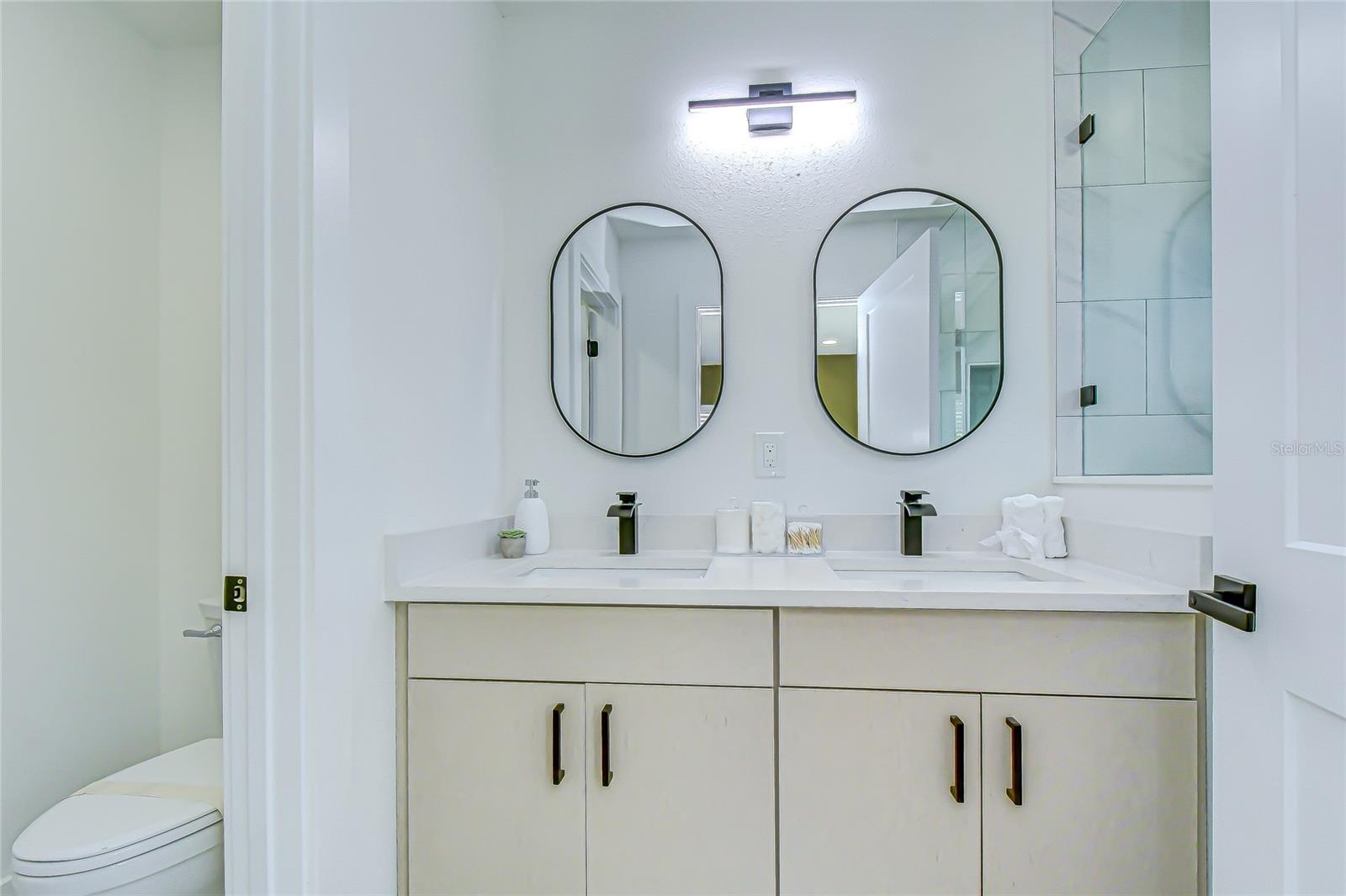 909 LAKE CHARLES CIR