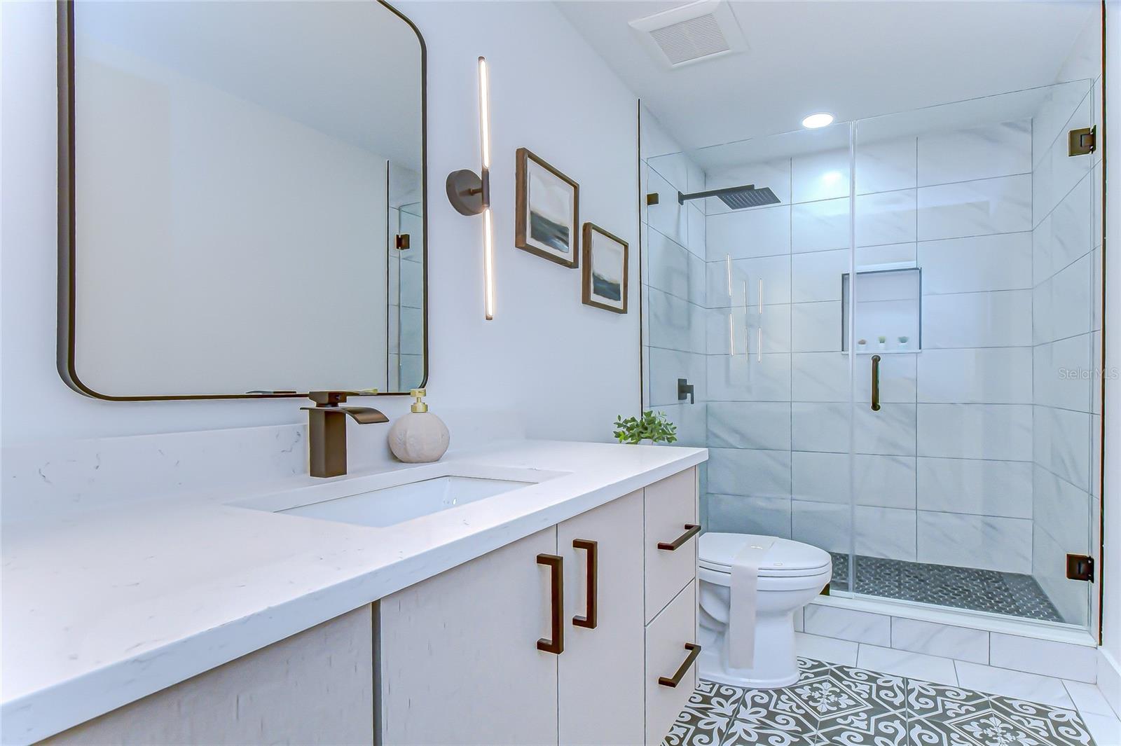 909 LAKE CHARLES CIR