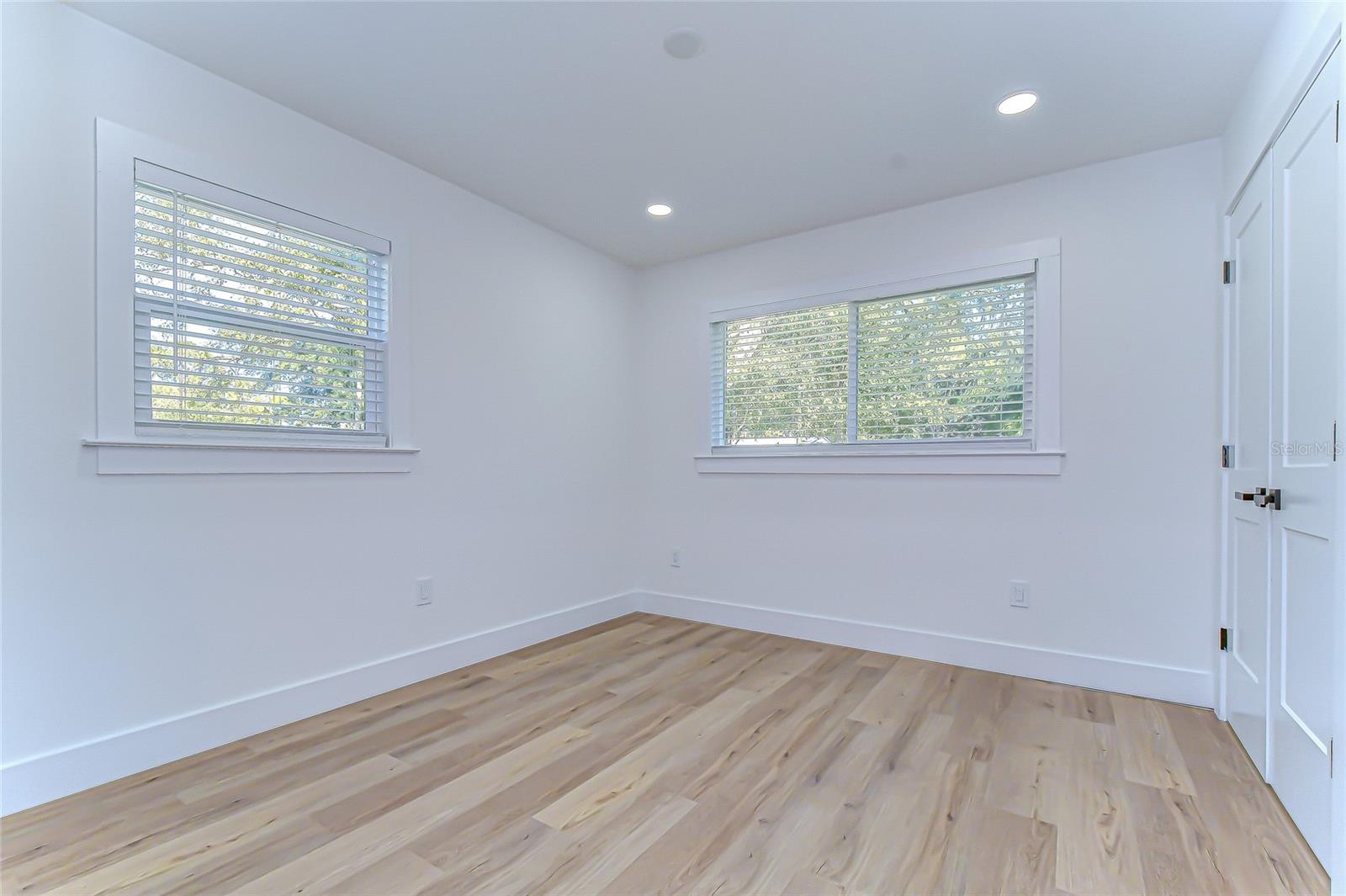 909 LAKE CHARLES CIR