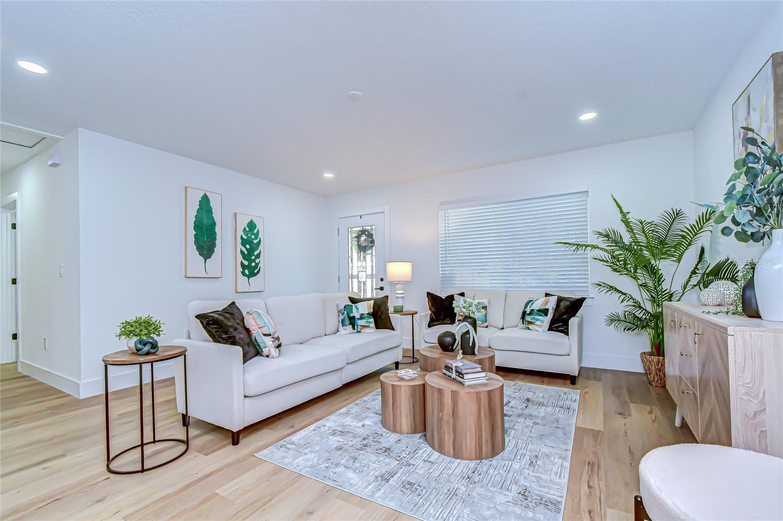 909 LAKE CHARLES CIR