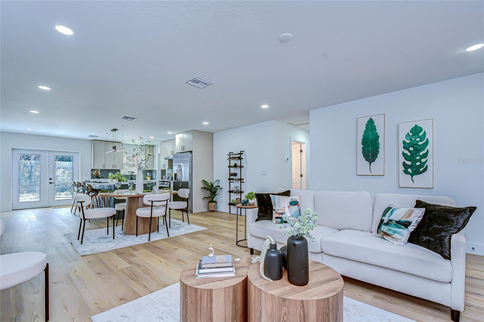 909 LAKE CHARLES CIR