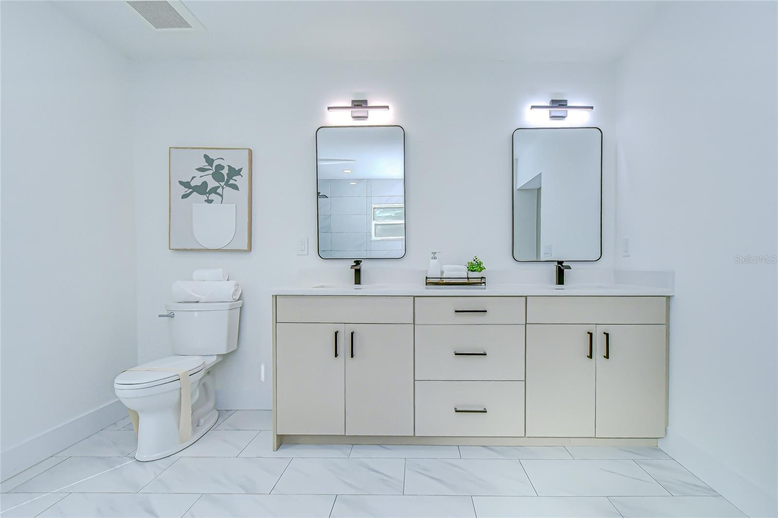 909 LAKE CHARLES CIR