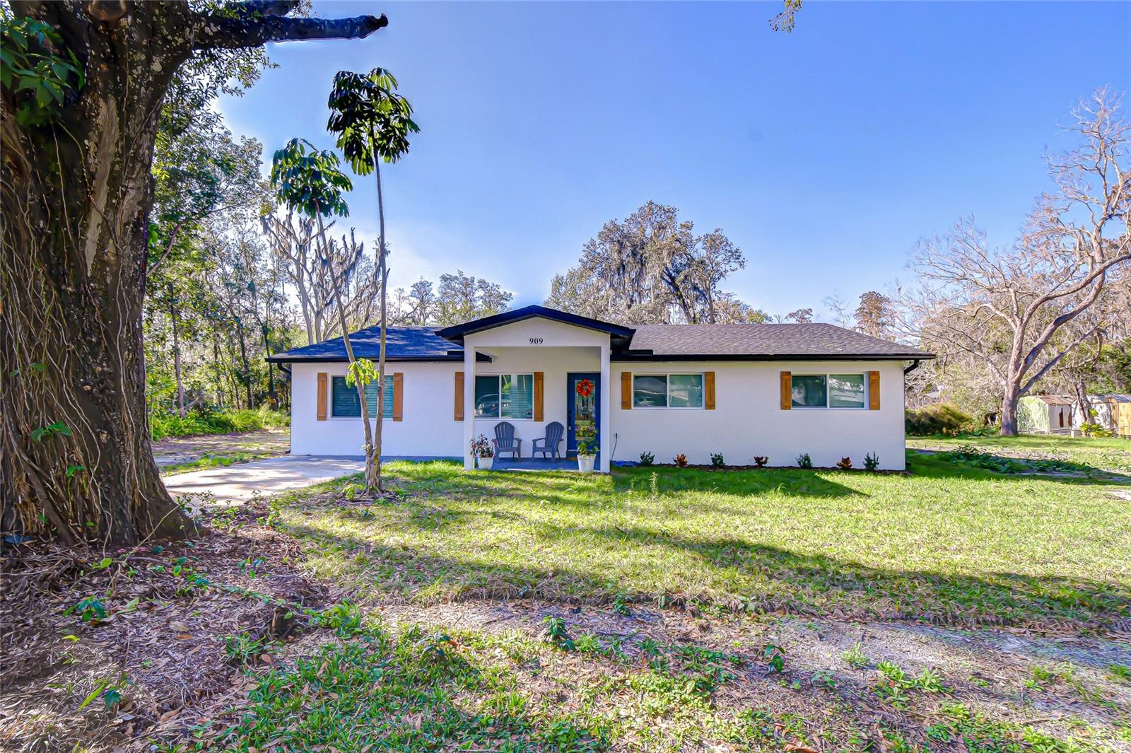 909 LAKE CHARLES CIR