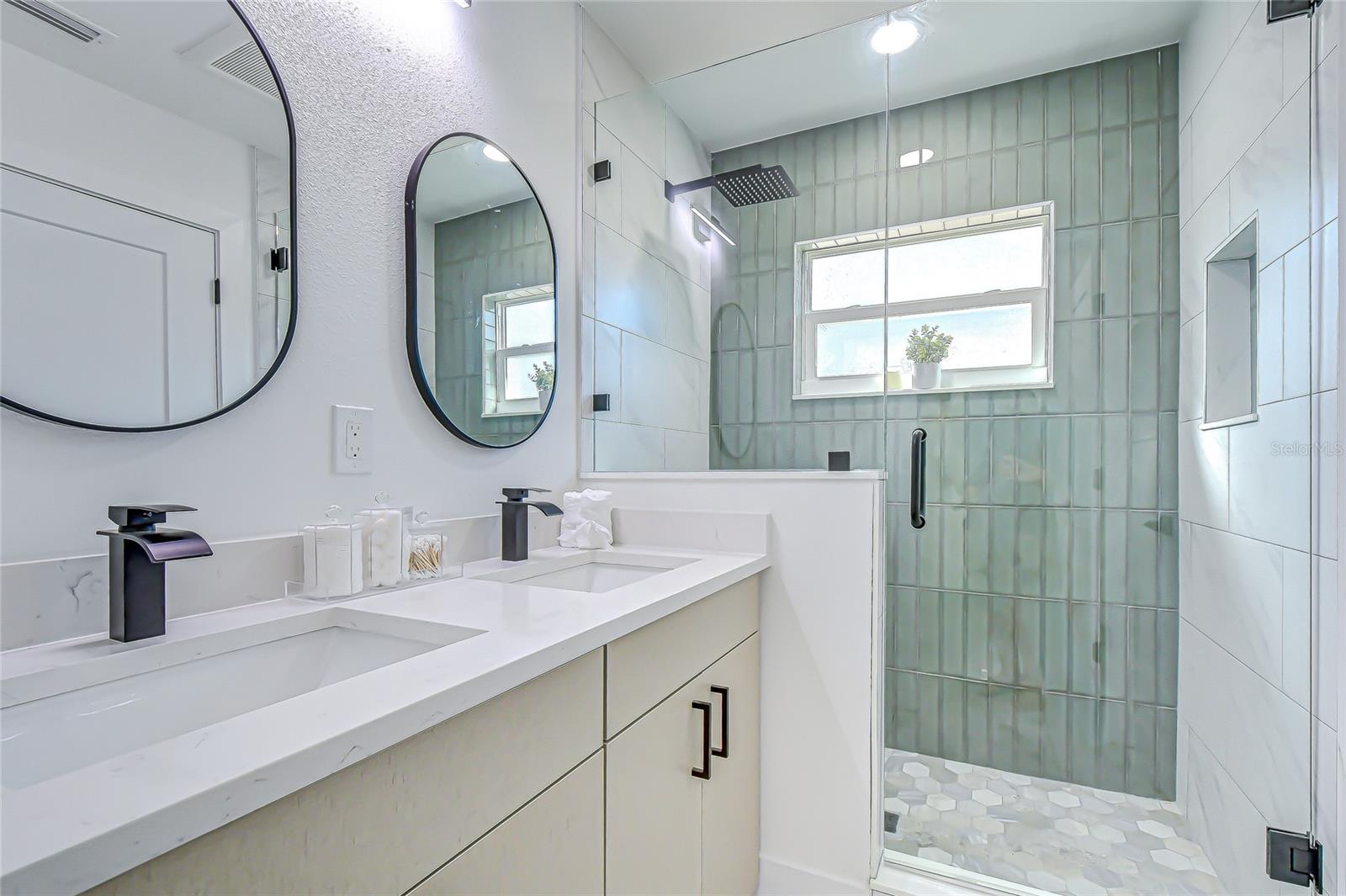 909 LAKE CHARLES CIR