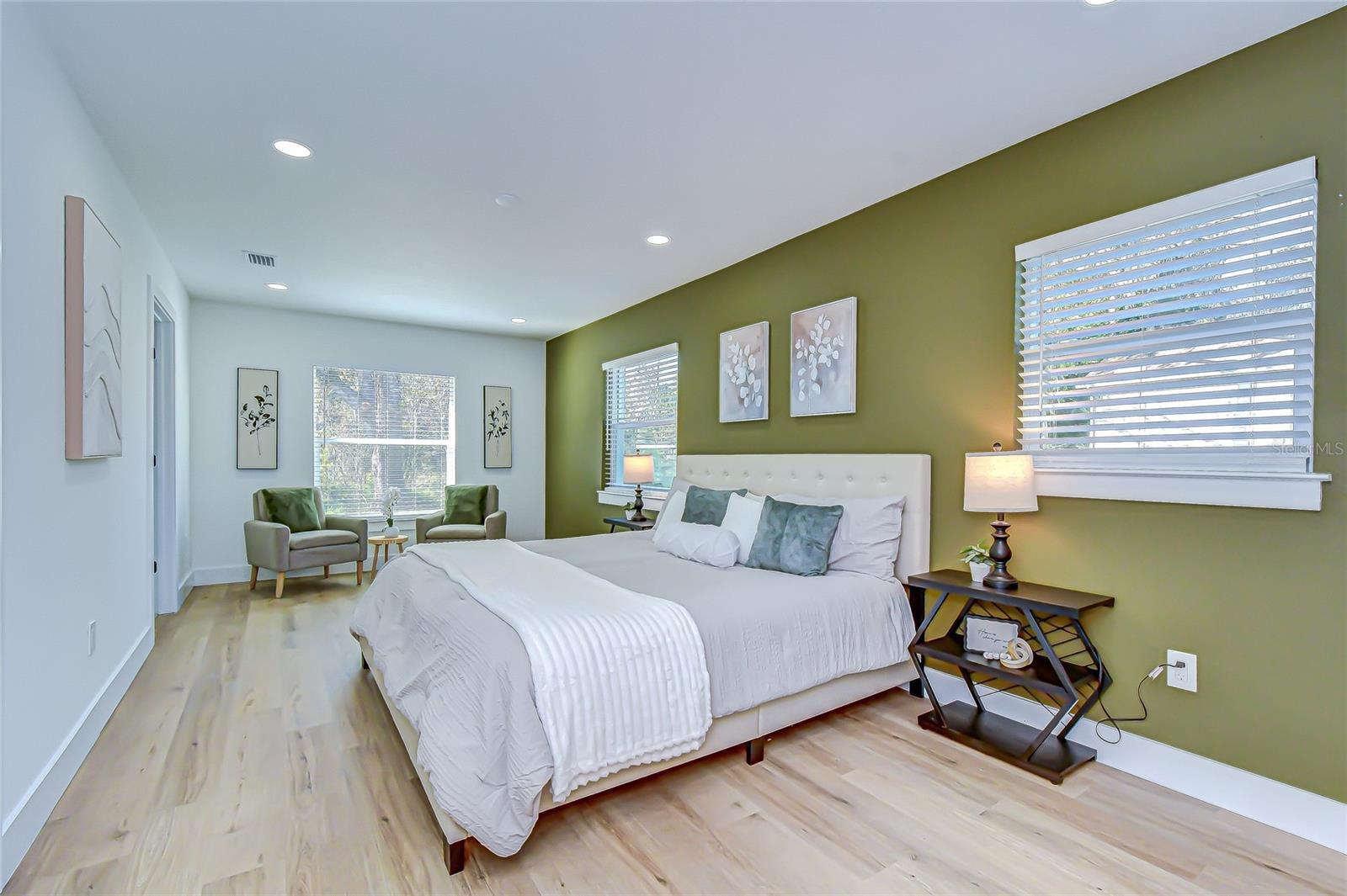 909 LAKE CHARLES CIR