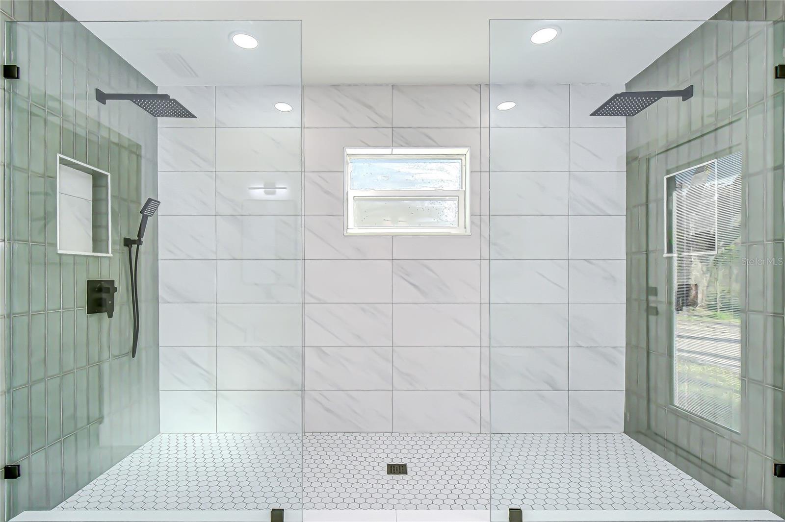 909 LAKE CHARLES CIR