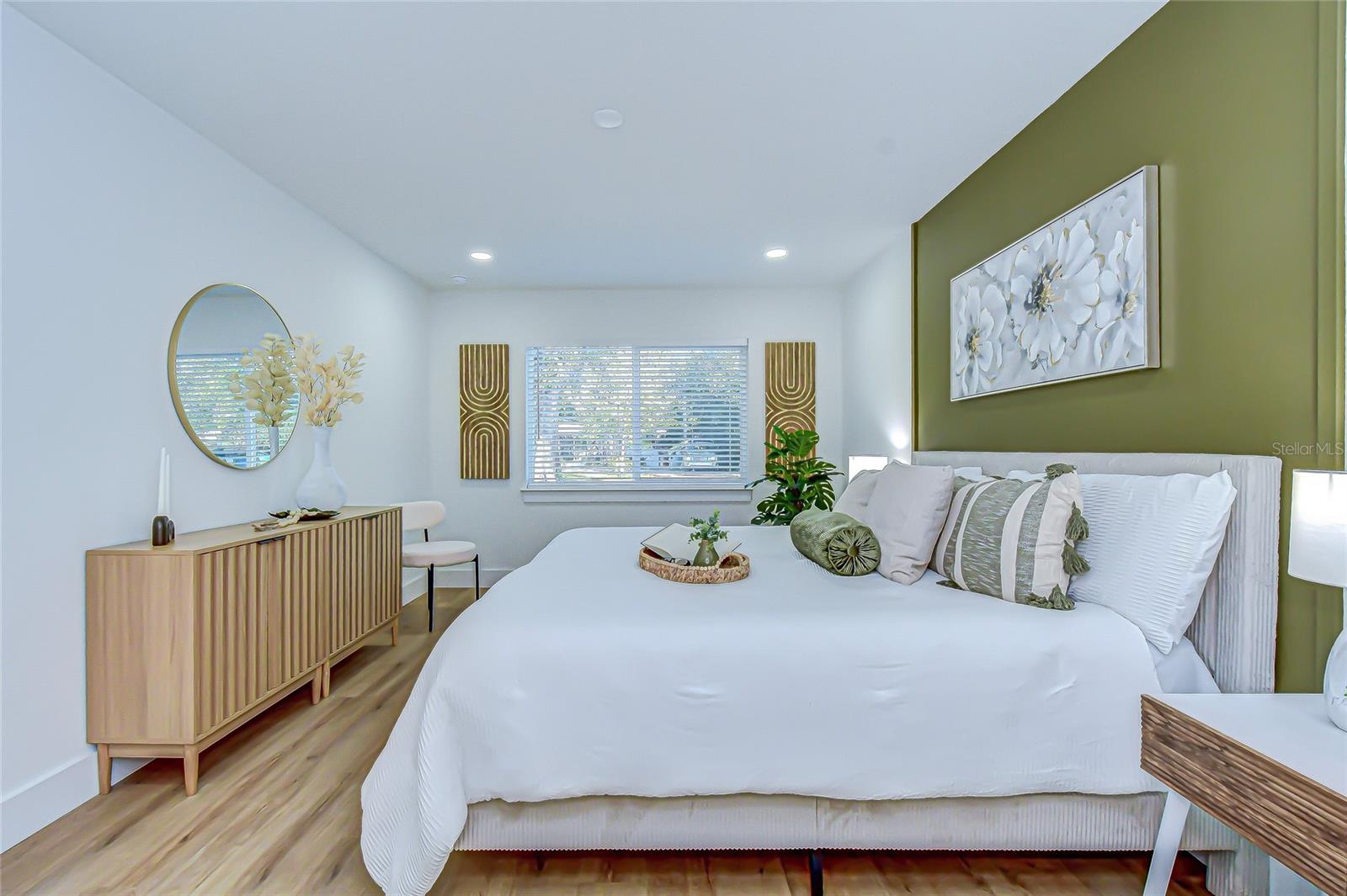 909 LAKE CHARLES CIR