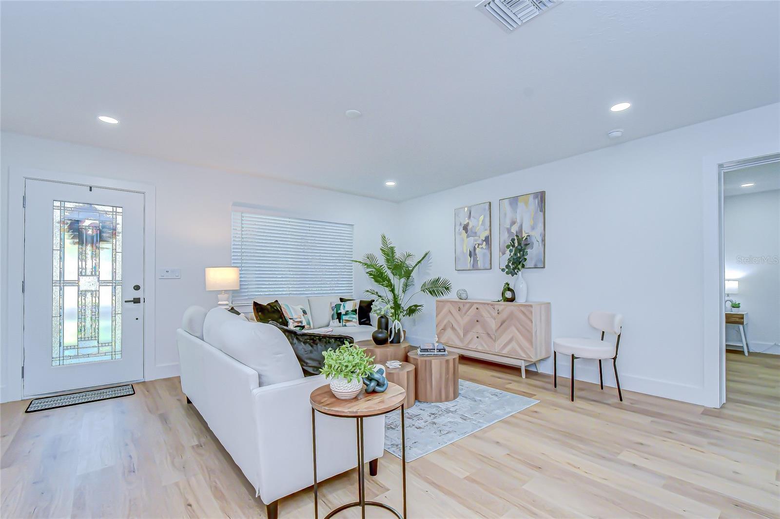 909 LAKE CHARLES CIR