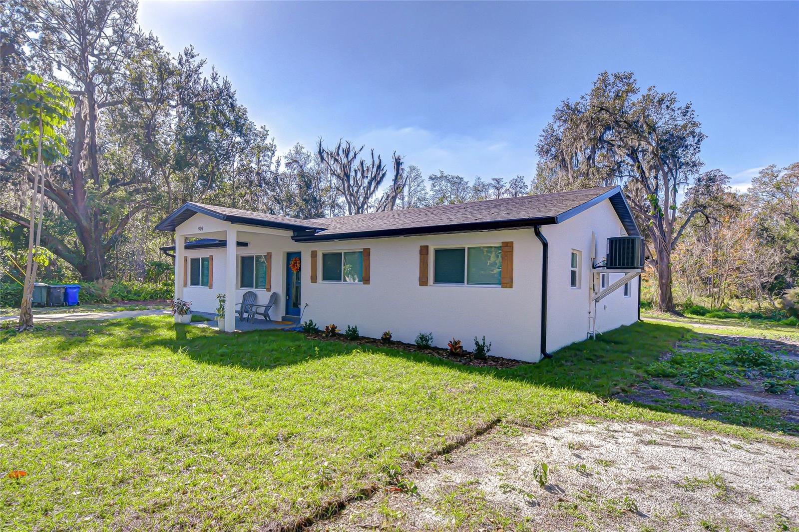 909 LAKE CHARLES CIR