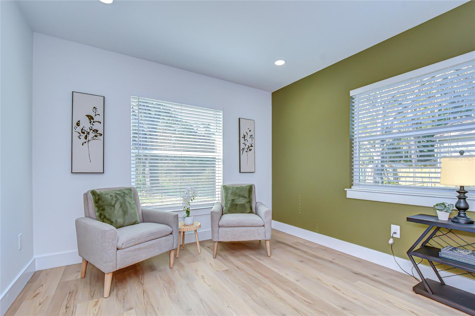 909 LAKE CHARLES CIR