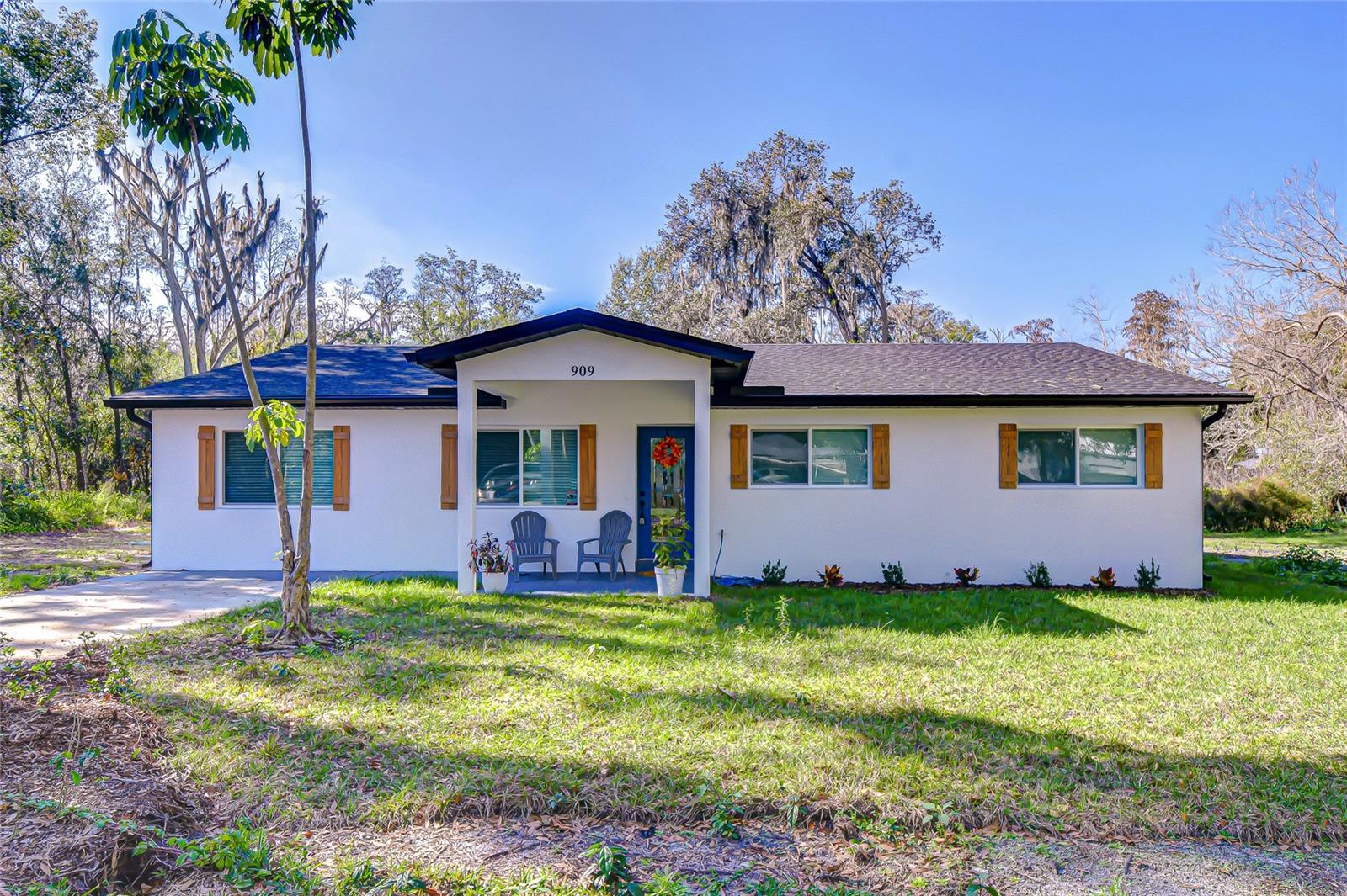 909 LAKE CHARLES CIR