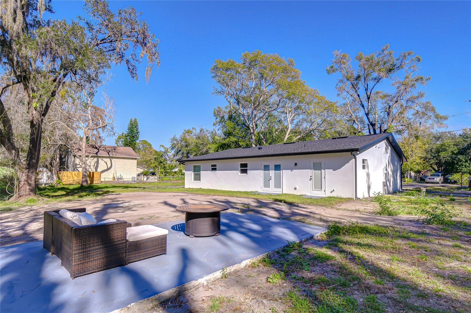 909 LAKE CHARLES CIR