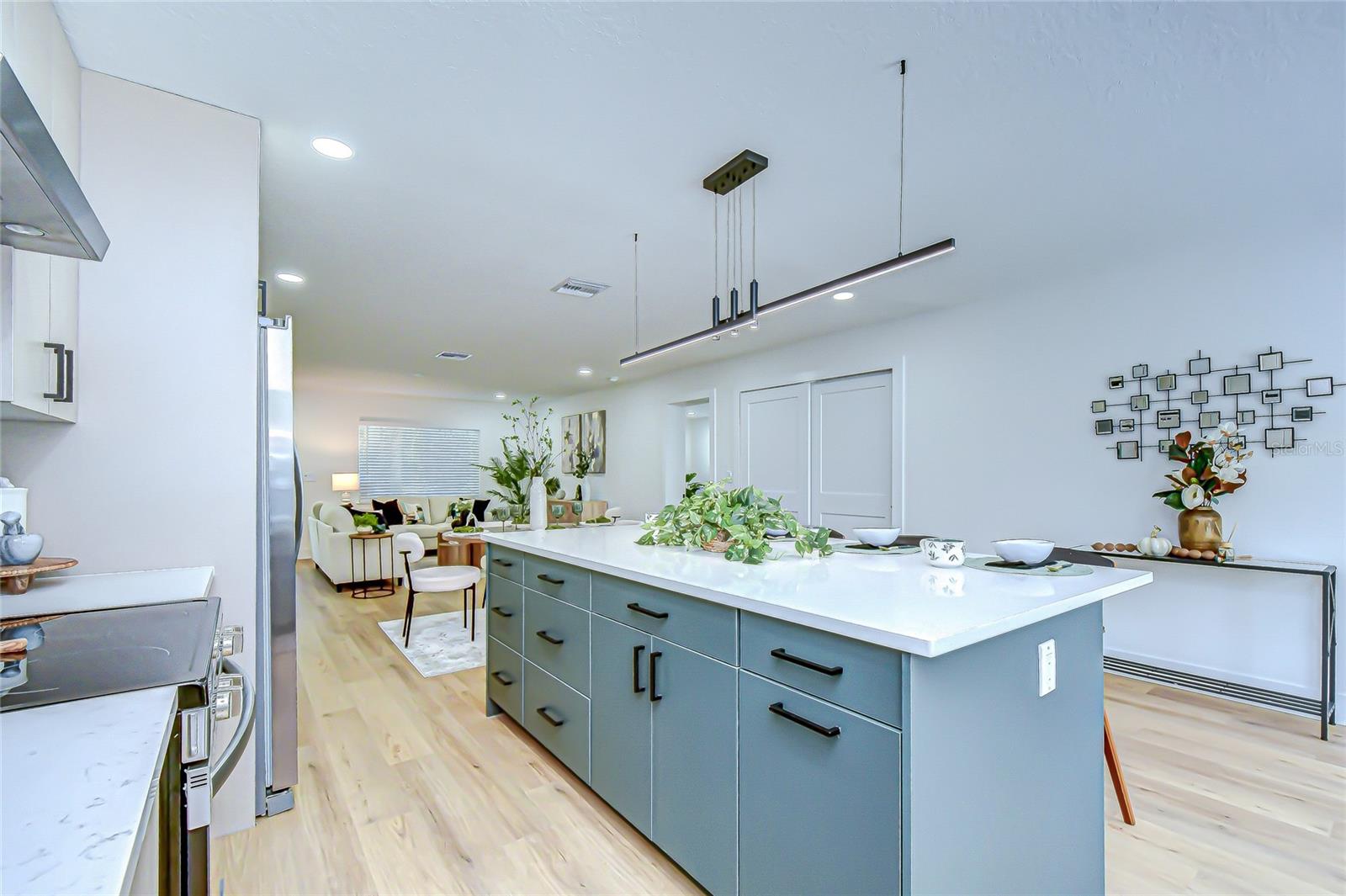 909 LAKE CHARLES CIR