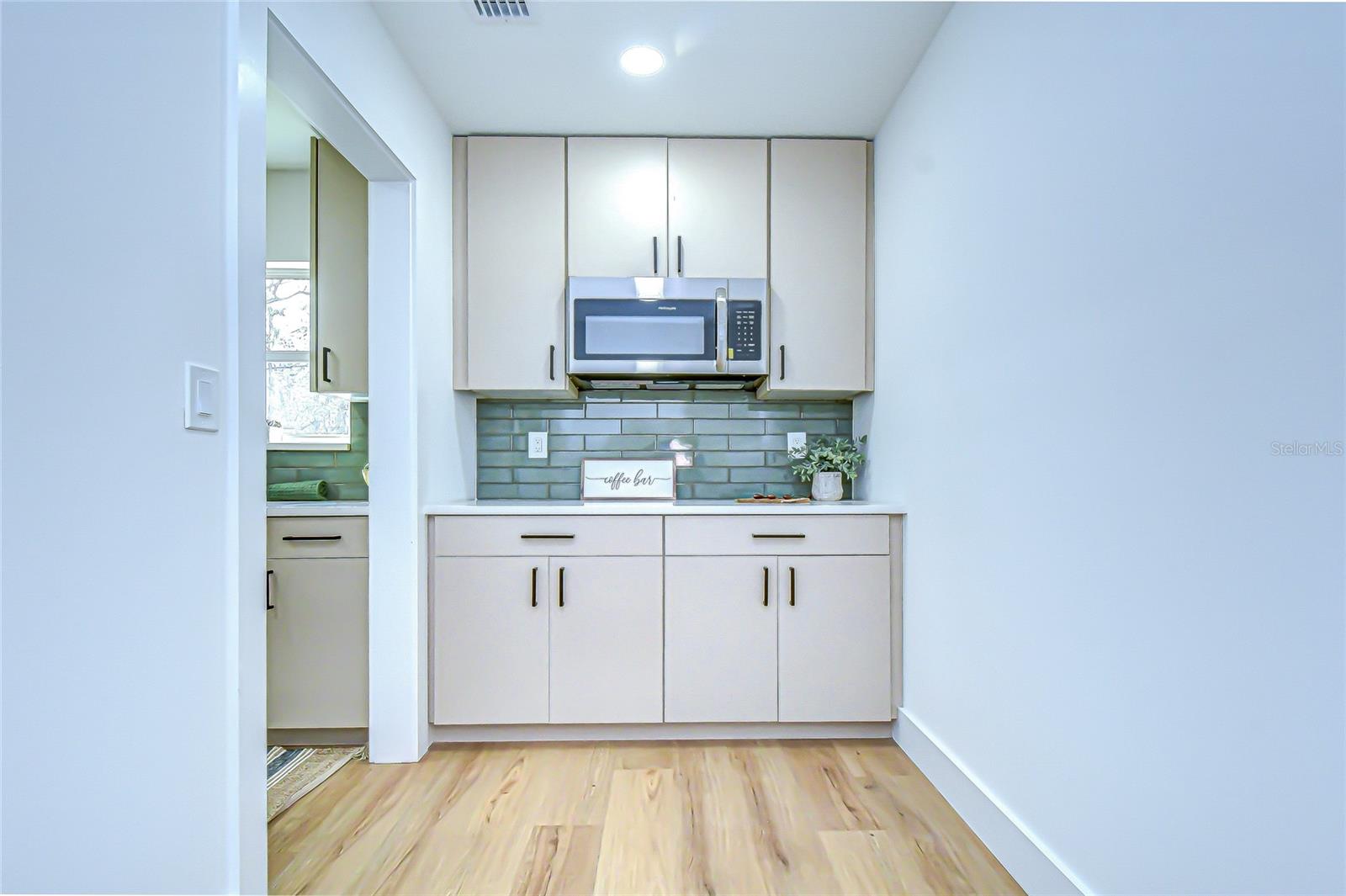 909 LAKE CHARLES CIR