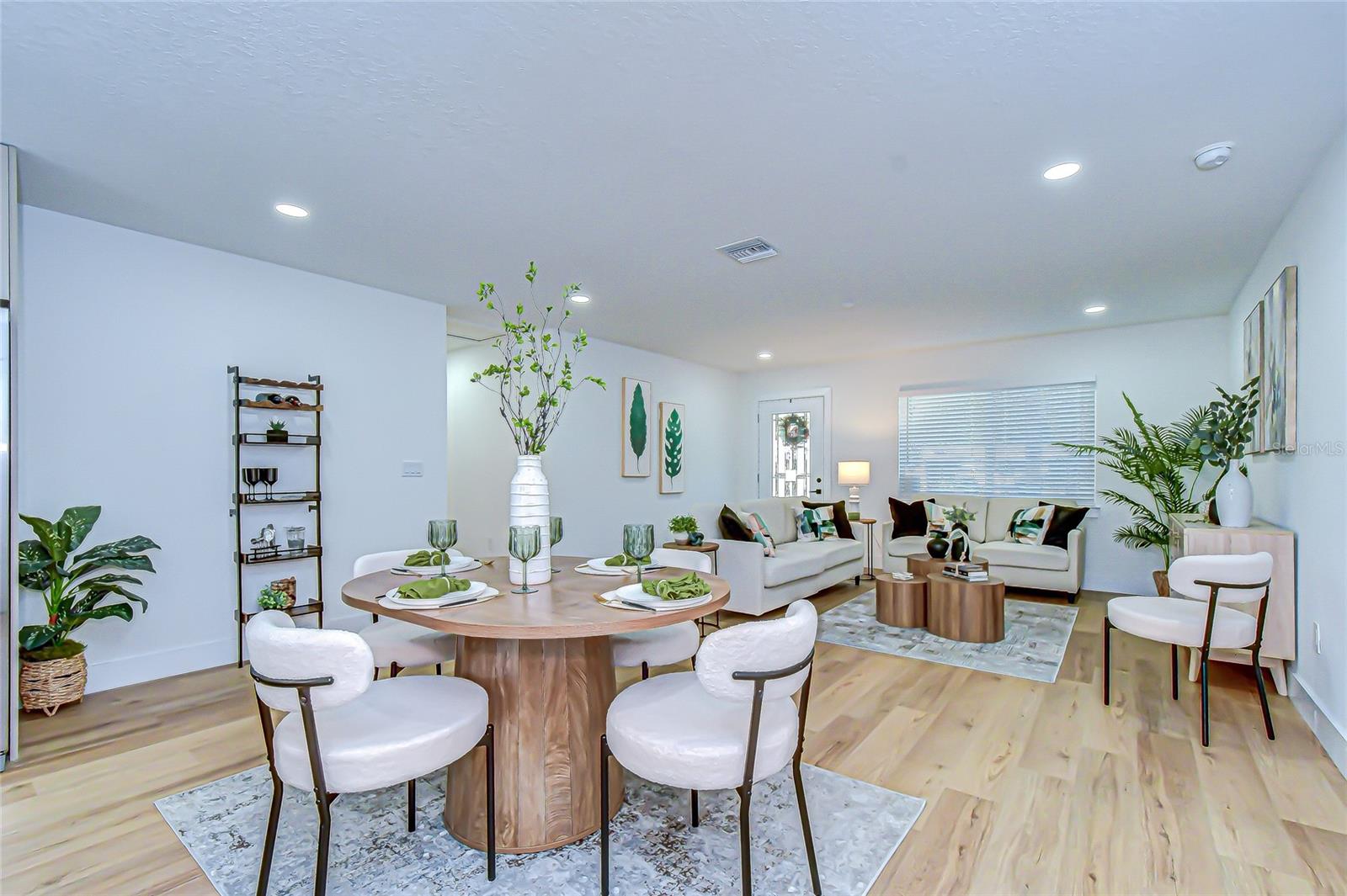 909 LAKE CHARLES CIR