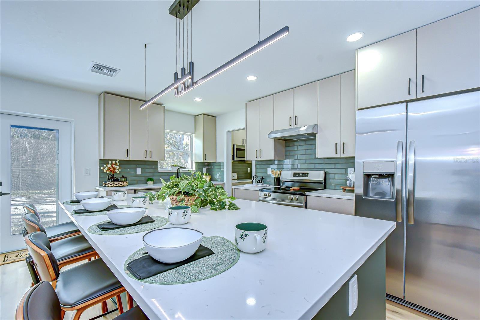 909 LAKE CHARLES CIR