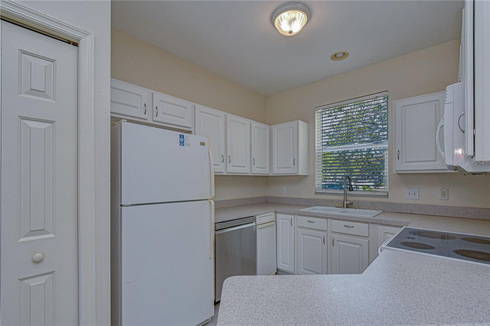 12473 COUNTRY WHITE CIR