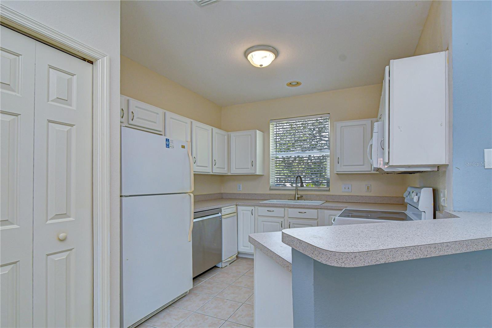 12473 COUNTRY WHITE CIR