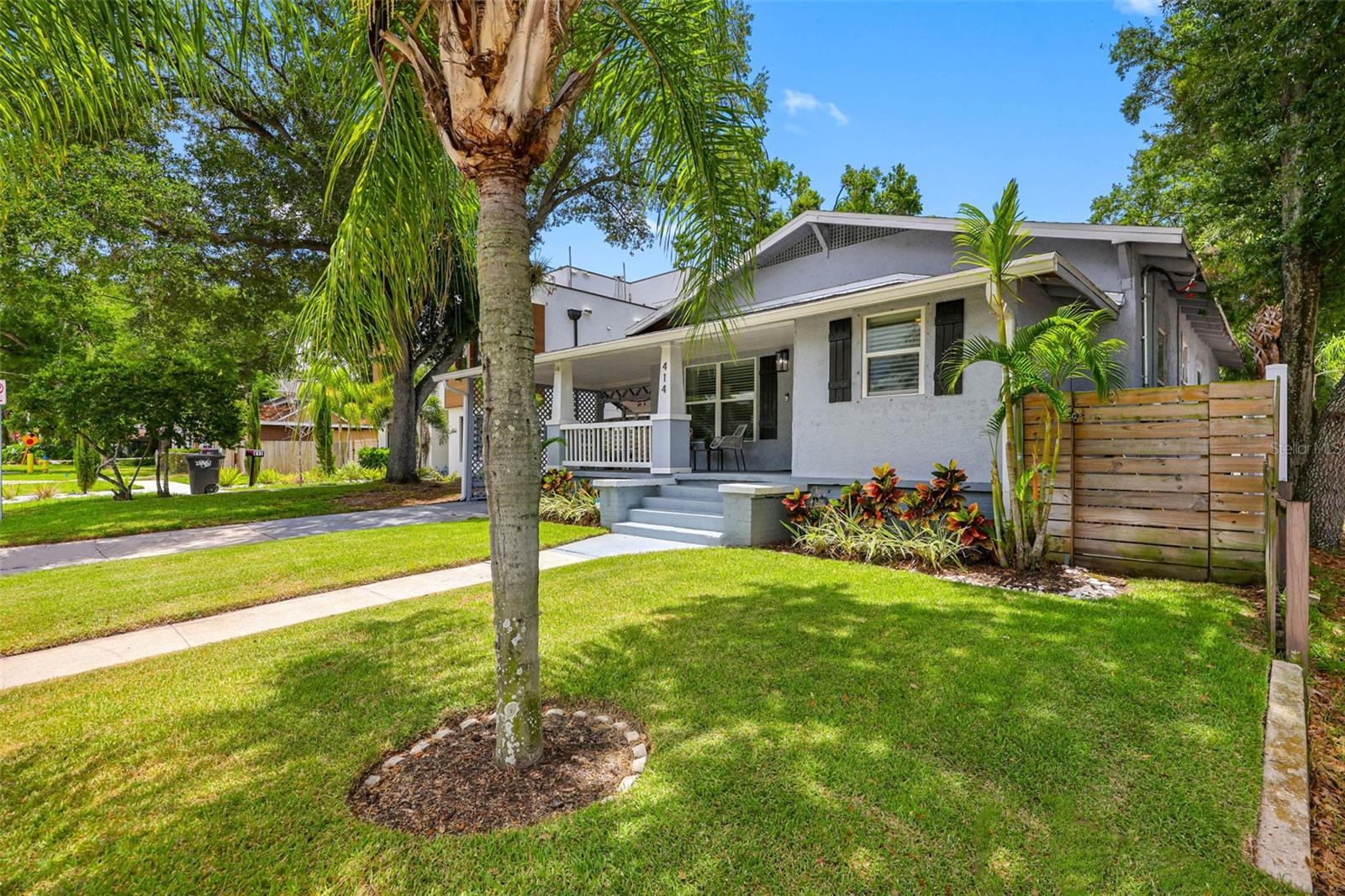 414 W AMELIA AVE