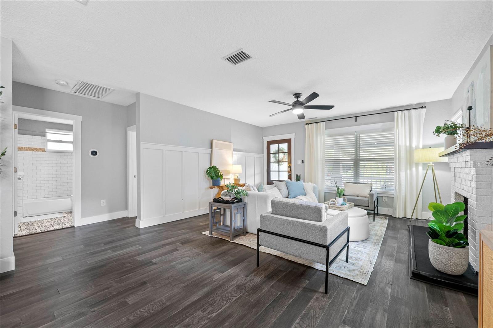 414 W AMELIA AVE