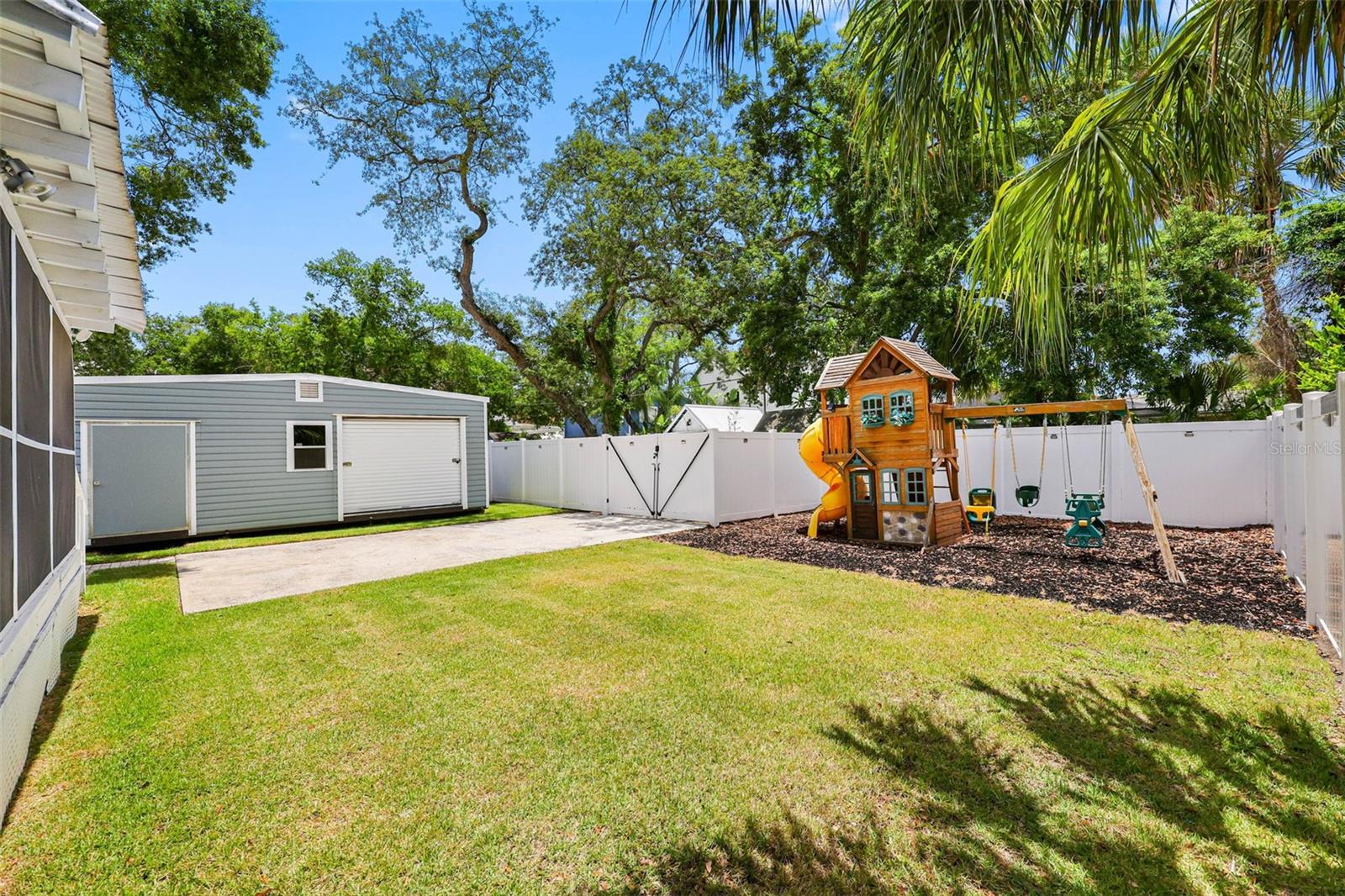 414 W AMELIA AVE