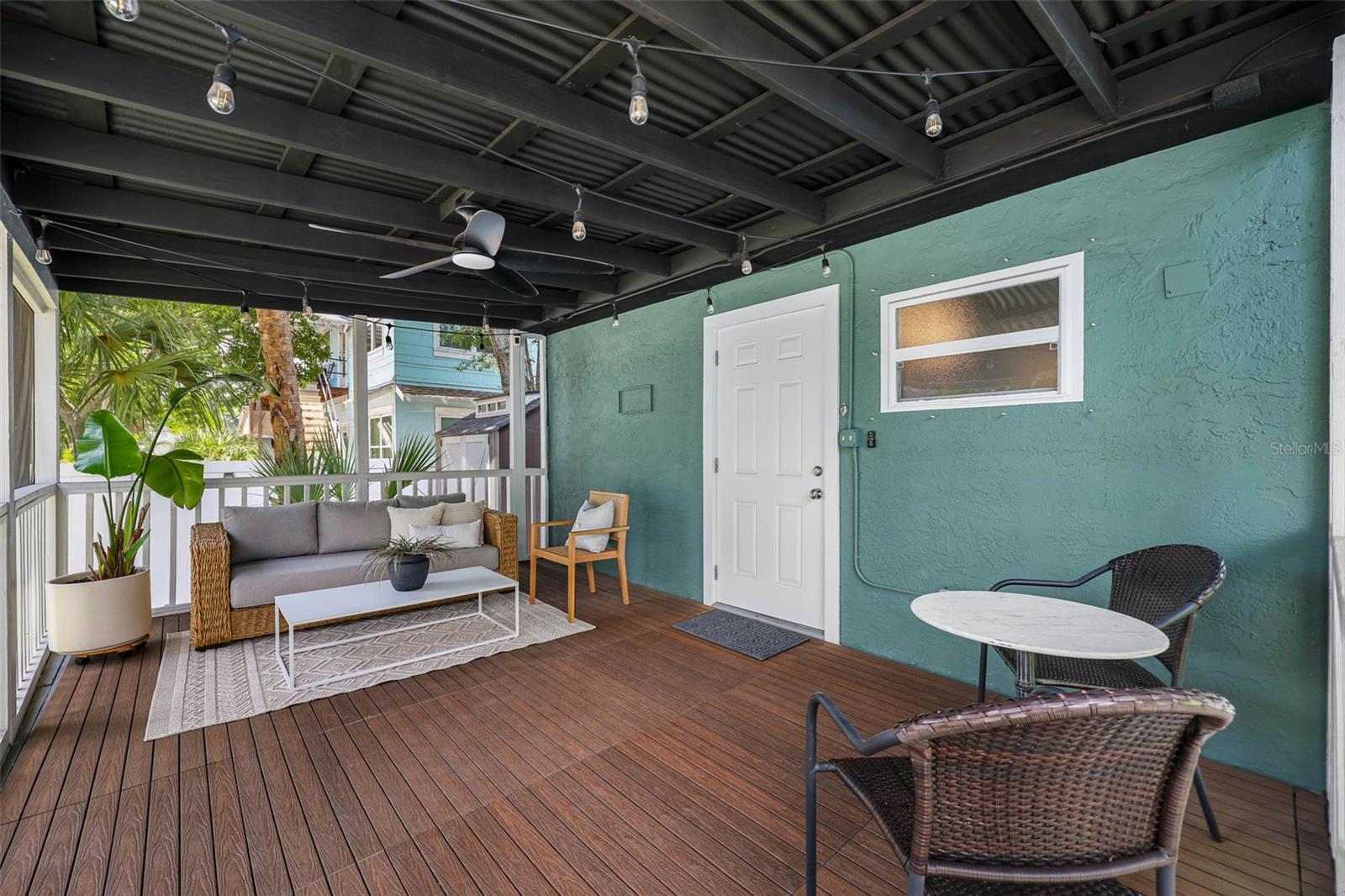 414 W AMELIA AVE