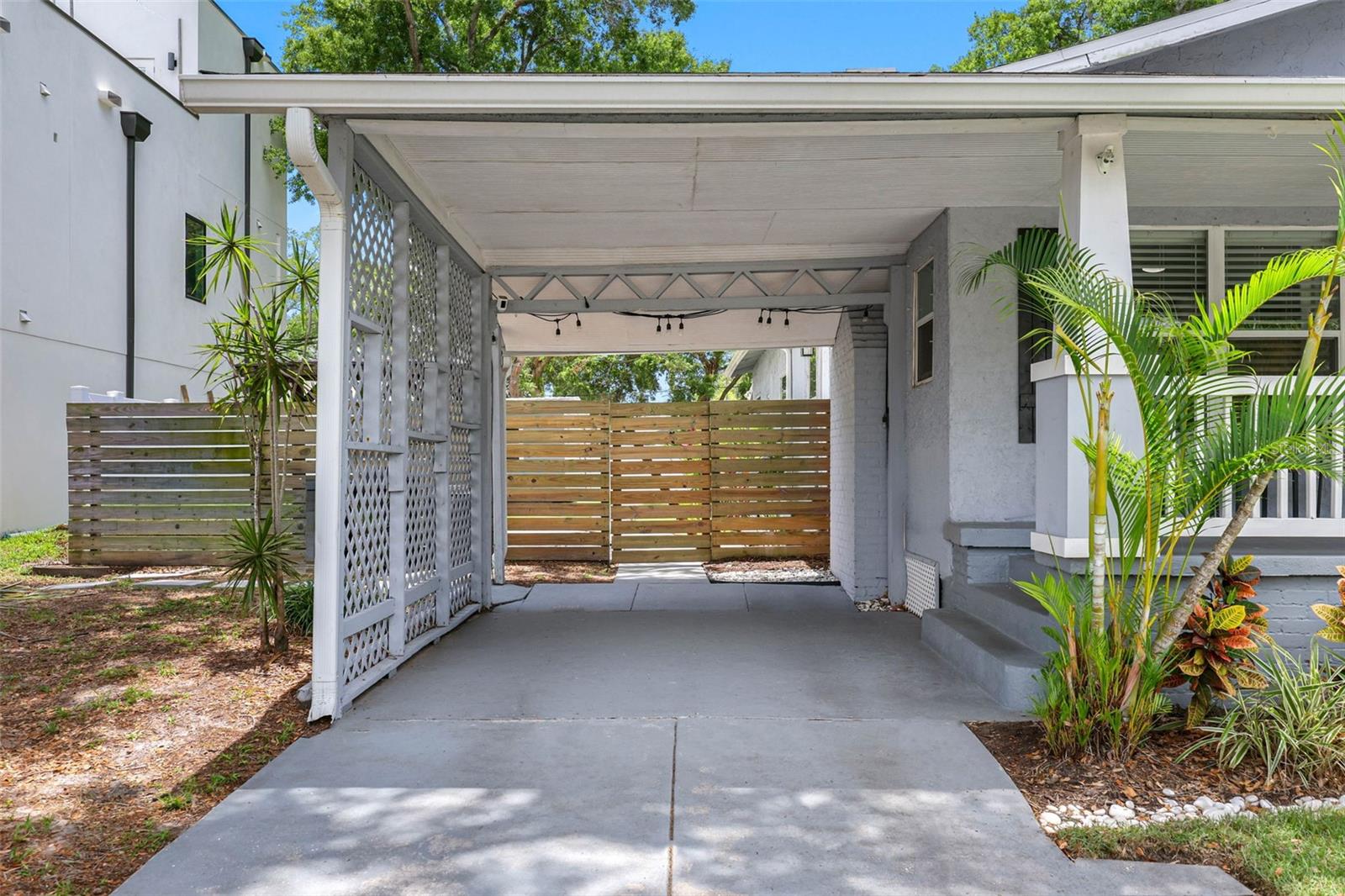 414 W AMELIA AVE