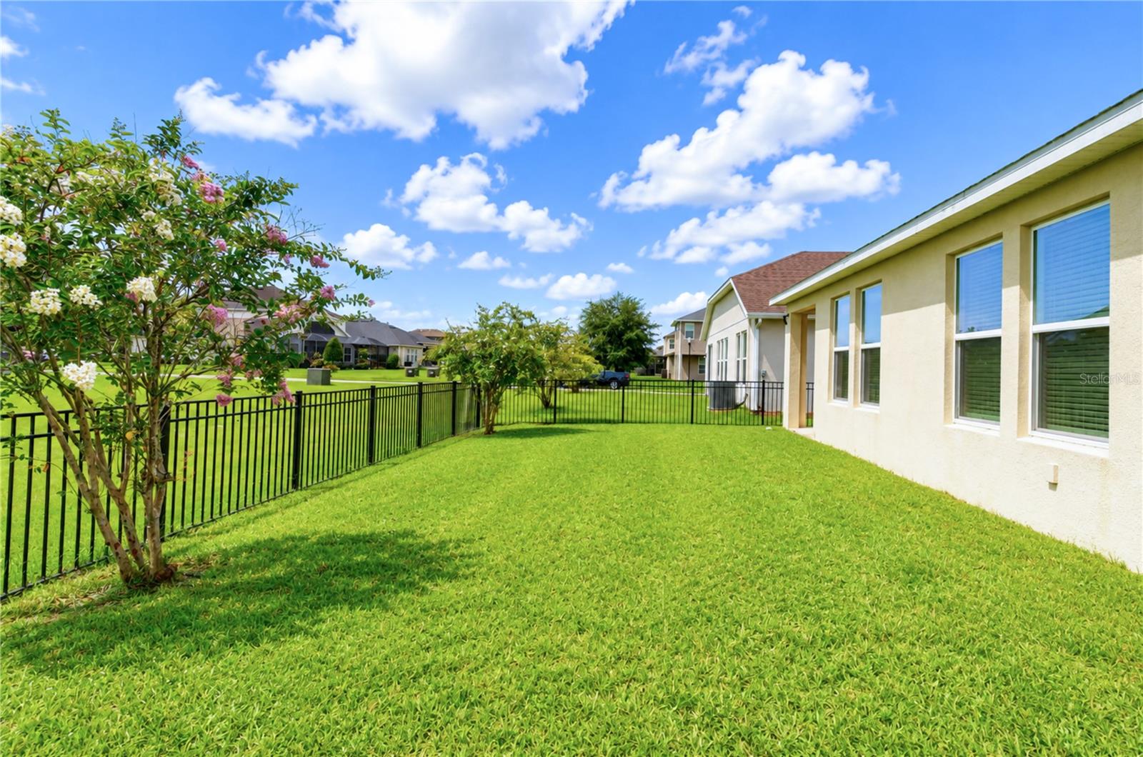 4749 ROLLING GREEN DR