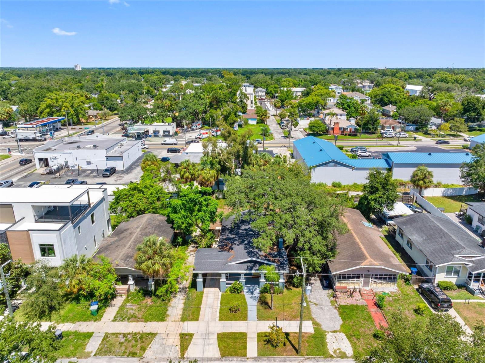 415 W AMELIA AVE