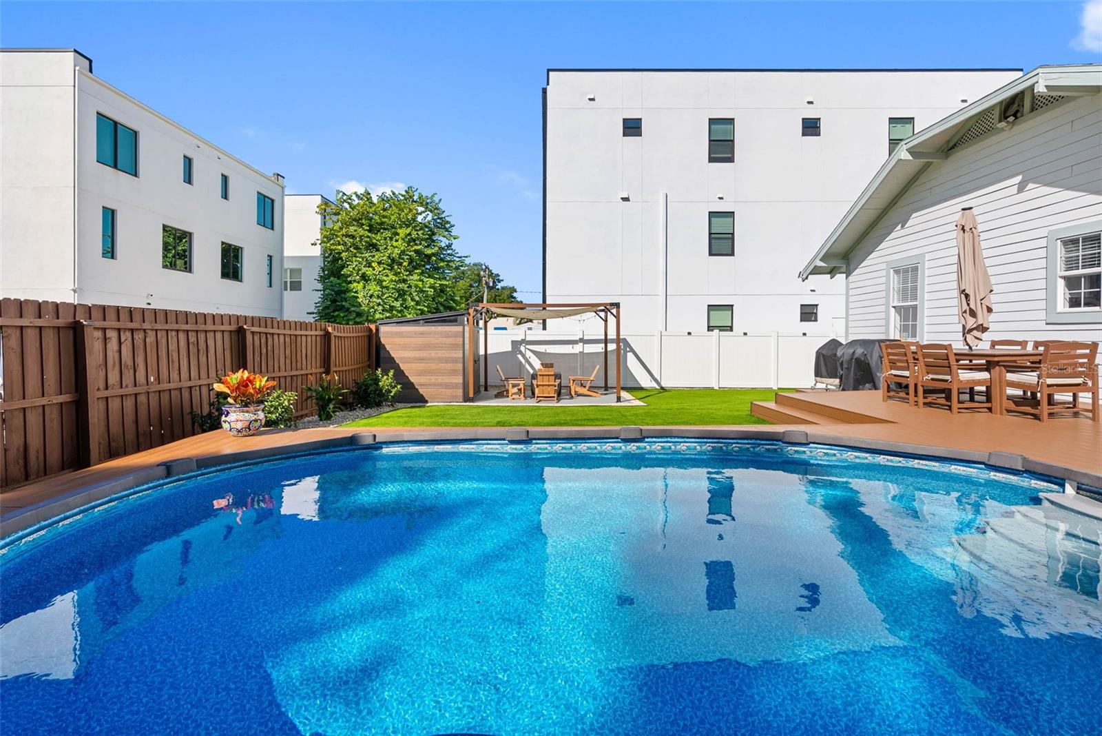 210 W EUCLID AVE