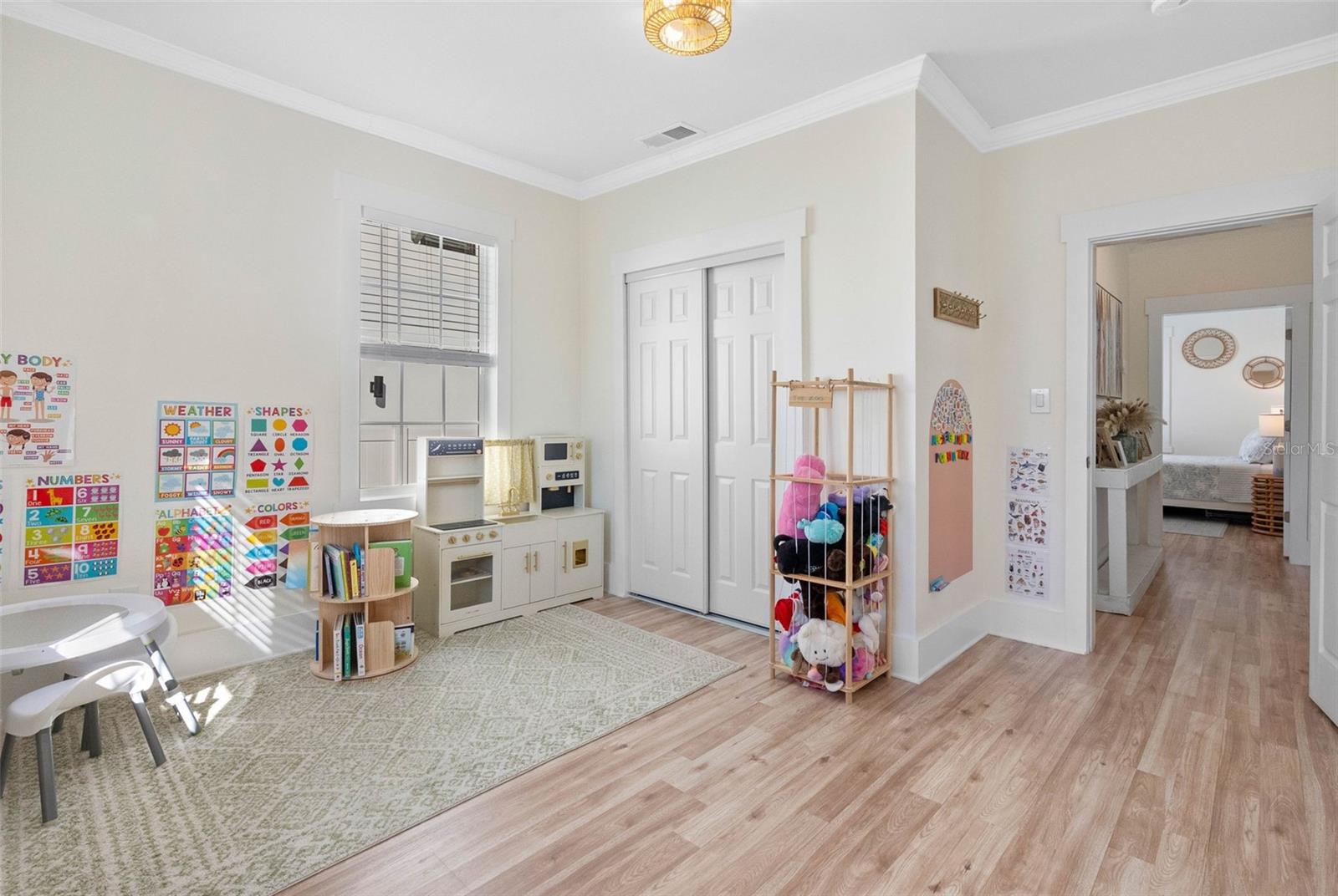 210 W EUCLID AVE