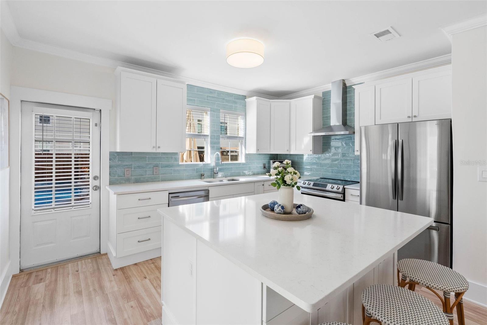210 W EUCLID AVE