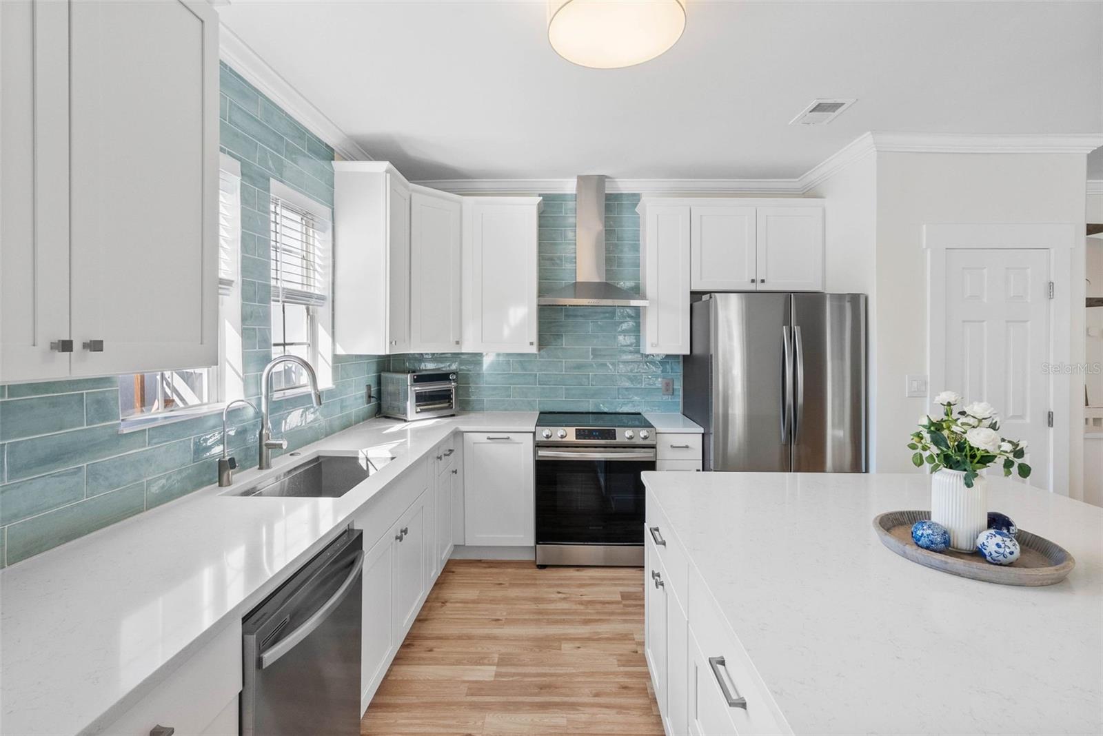 210 W EUCLID AVE