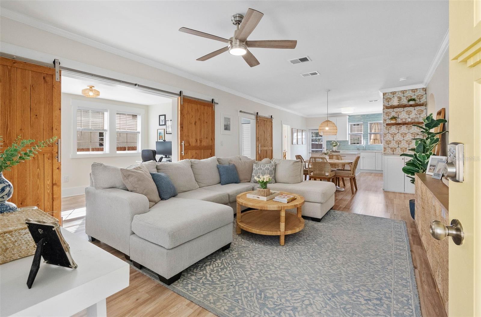 210 W EUCLID AVE