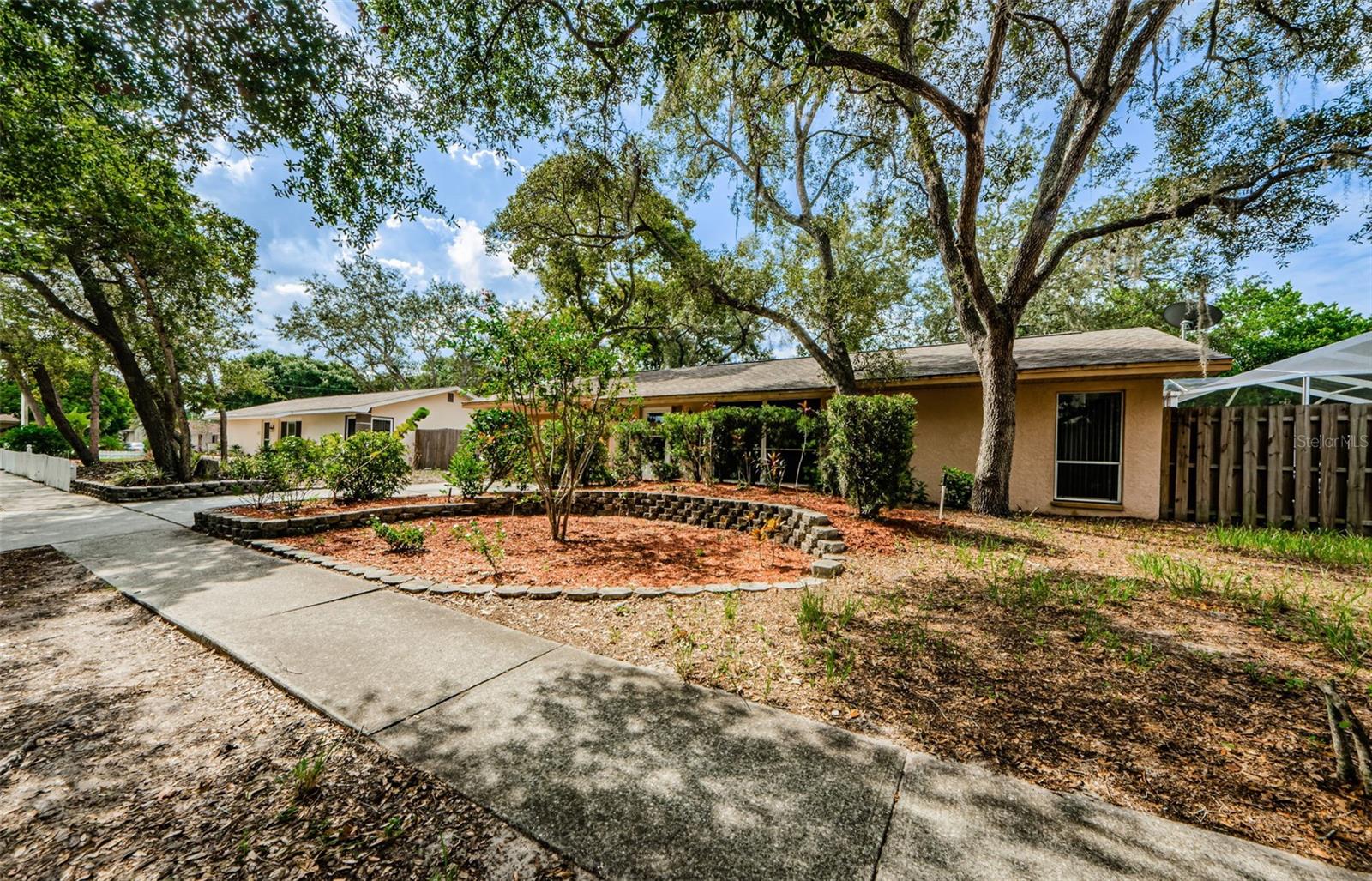 1004 ROSETREE LN