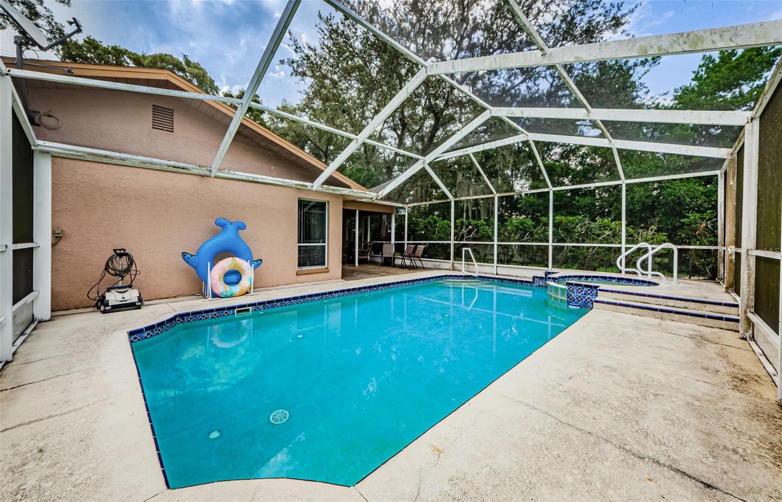 1004 ROSETREE LN