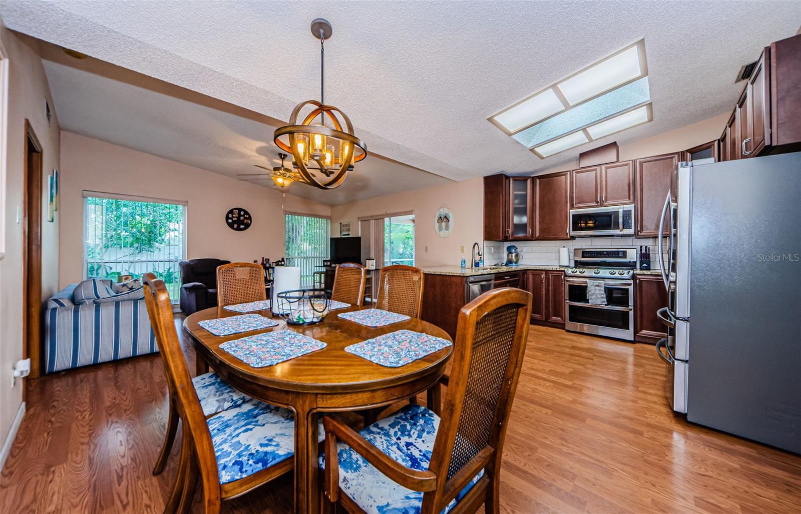 1004 ROSETREE LN