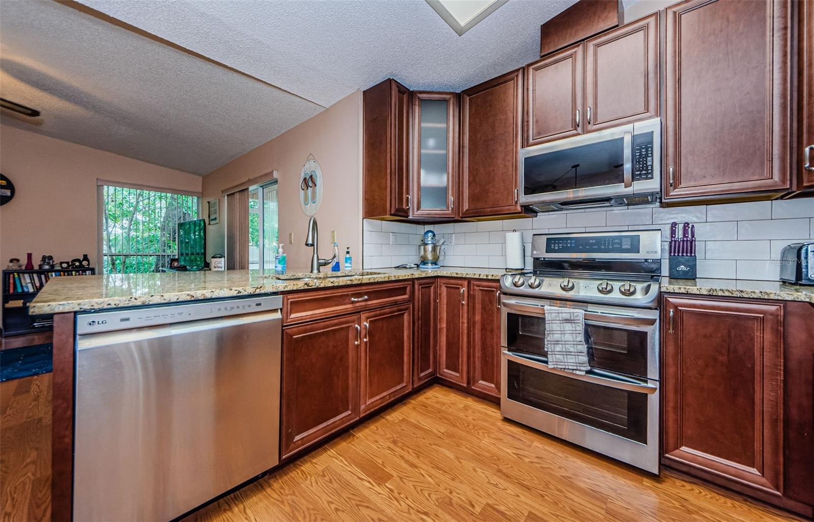 1004 ROSETREE LN